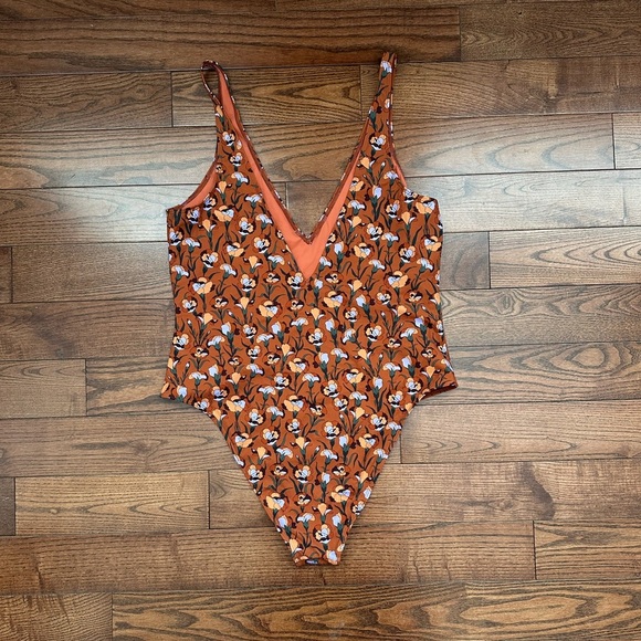 NWT Babaton Aritzia V-Neck One Piece Swimsuit - Picture 13 of 13